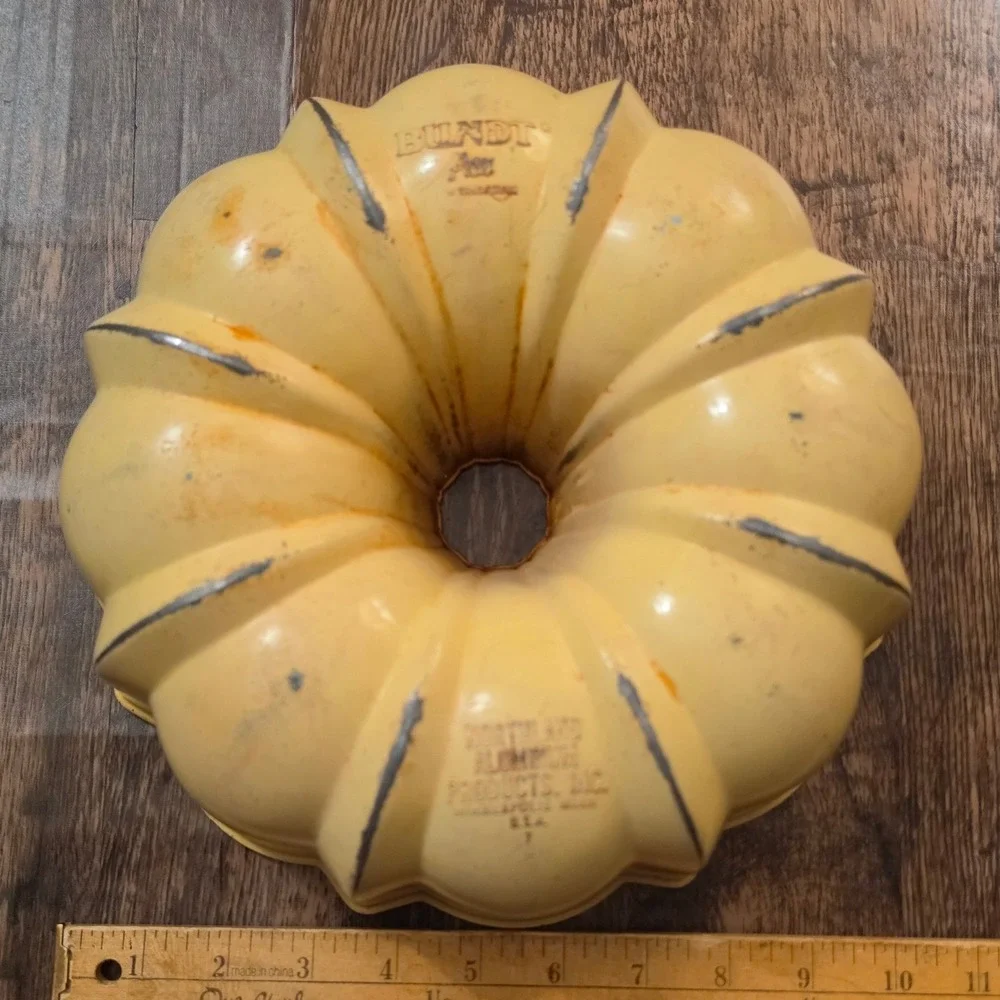 NORDIC WARE Bundt Pan Kitchen 10 inch Yellow Vintage Cast Aluminum Fluted Mold